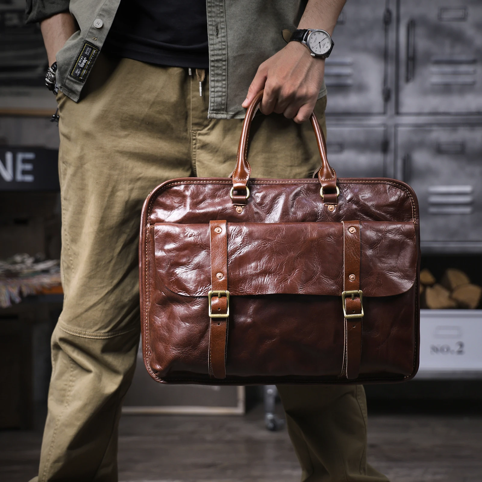 Echtleder Herren-Aktentasche 15 Zoll Laptop-Tasche Einfache Rindsleder-Umhängetasche Pflanzlich gegerbtes Leder Business-Casual-Stil – Detail 11