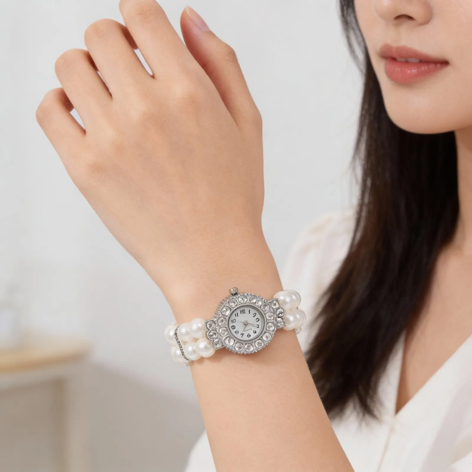 

Женские модные кварцевые часы с маленьким круглым циферблатом, аналоговые наручные часы с жемчужным ремешком, элегантный двухрядный жемчужный браслет для вечеринок