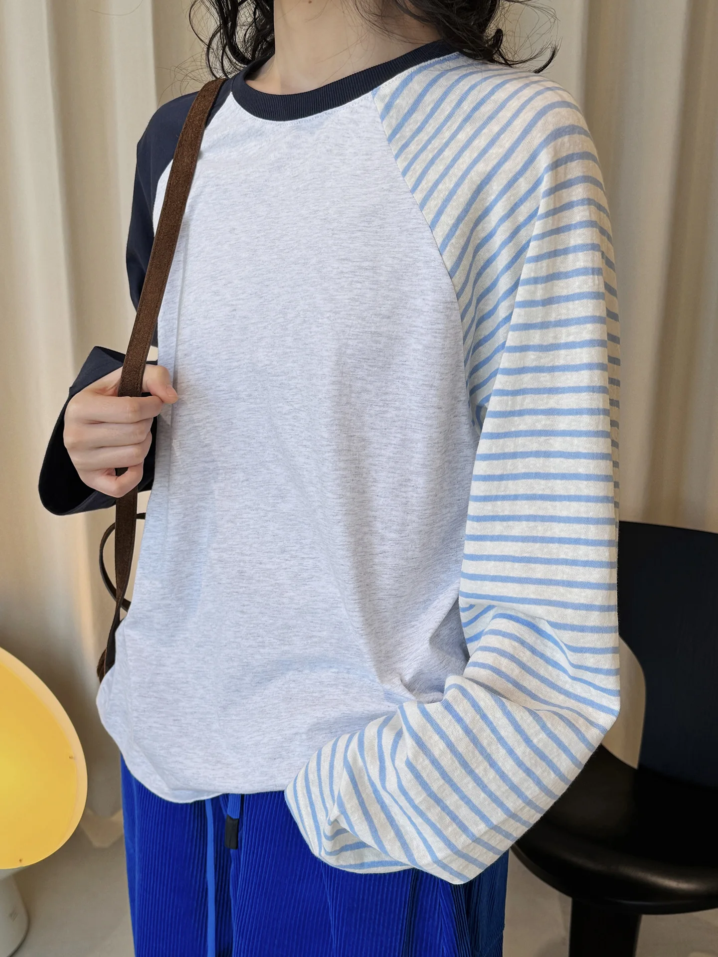 초봄 신상 패셔너블 스타일 배색 스트라이프 스플라이싱 라운드넥 루즈핏 여성 티셔츠