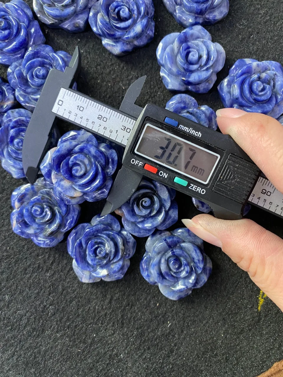 Natural Lapis Lazuli Flower Carving Crystal Crafts Children Birthday Present Fashion Home Decoration Gift 1pcs