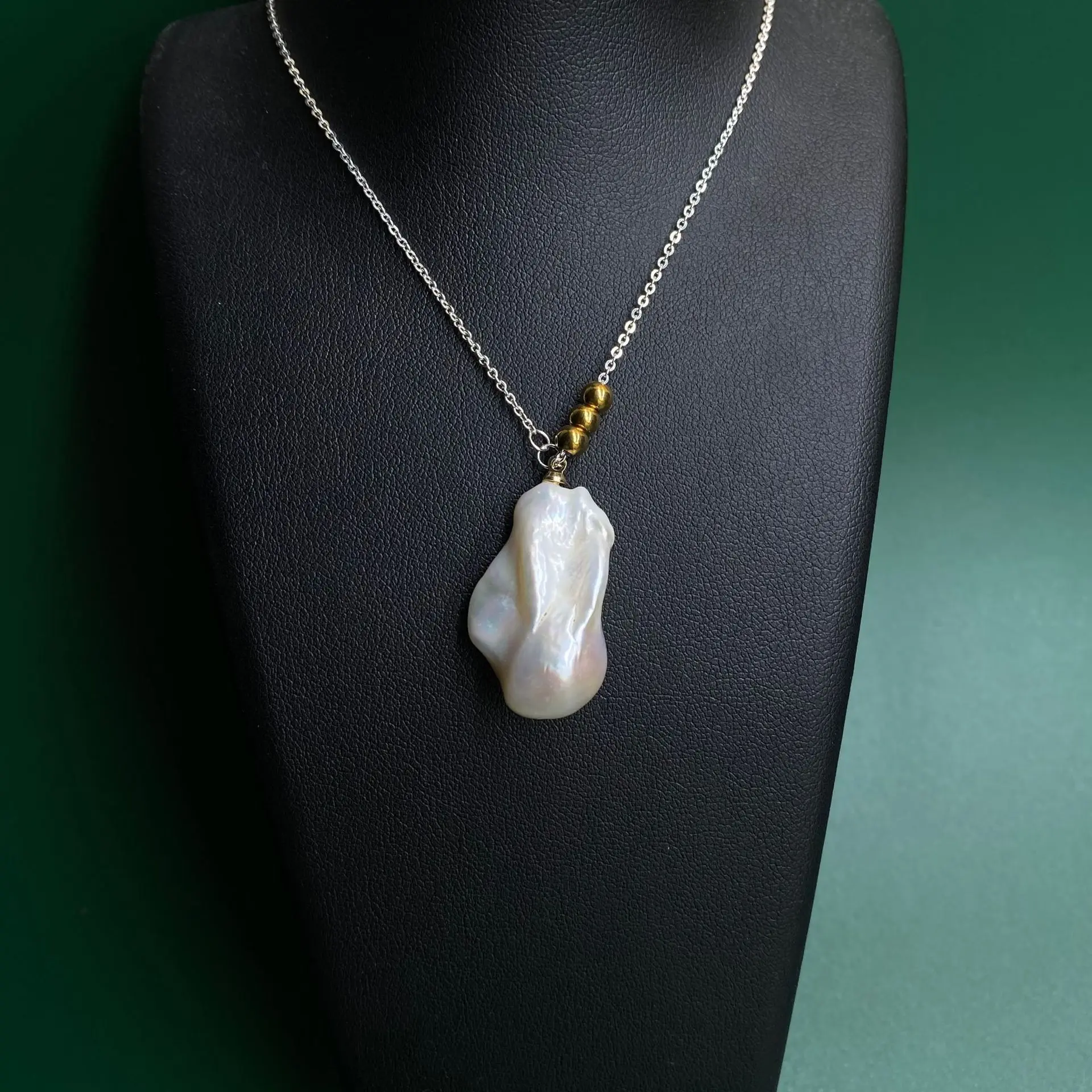 

Natural Freshwater Pearl Baroque Pendant Necklace Elegant Statement Chain Collar for Women Fashion Jewelry Beads Choker Gifts