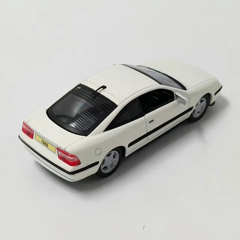 

Оптом 1:43 Opel Calibra из белого сплава, имитация модели автомобиля, статическая коллекция, украшенные праздничные подарки, игрушки