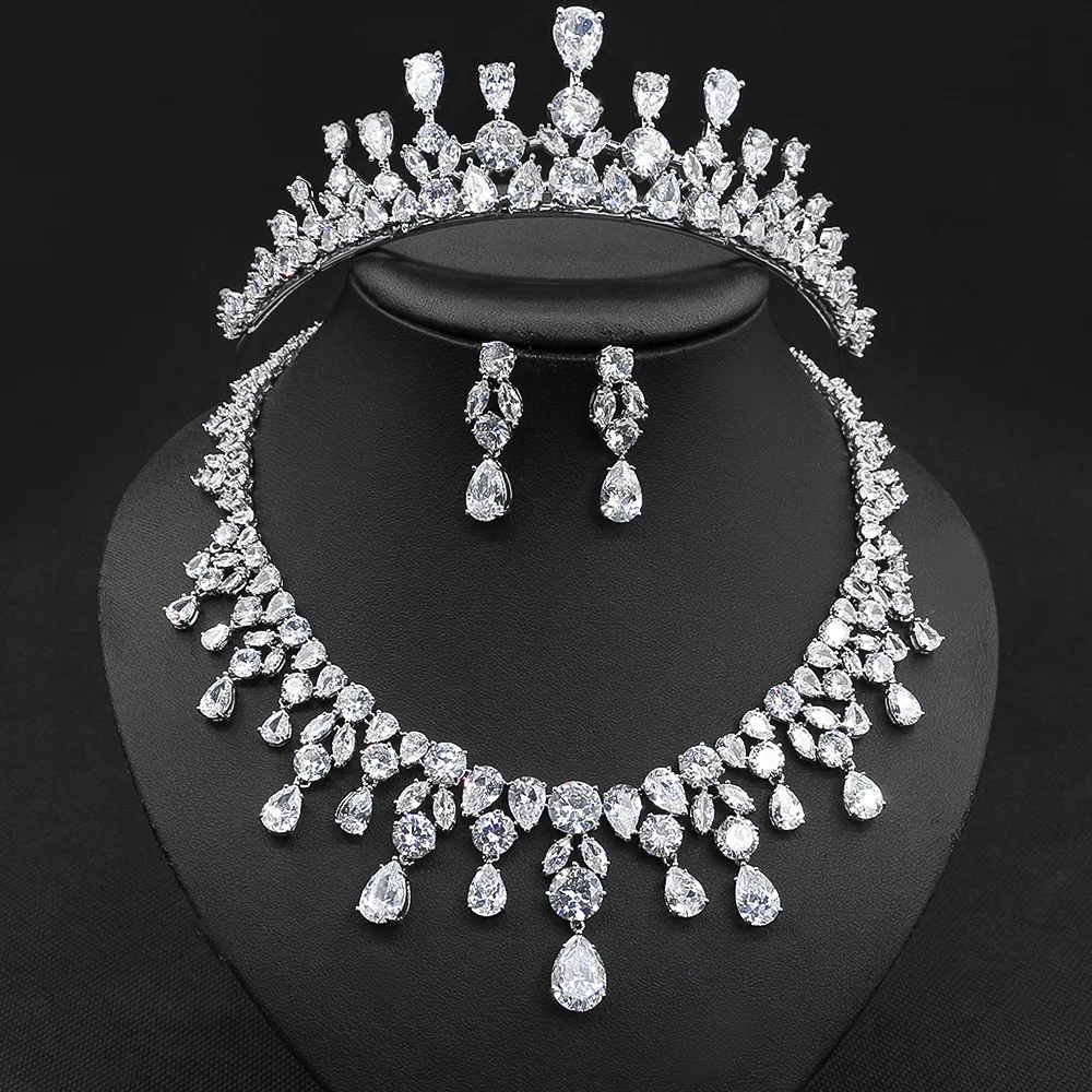 

Luxury Wedding Accessories High-end Zircon Bridal Necklace Earrings Water Drop Headgear Wedding Accessories Three-piece Wedding
