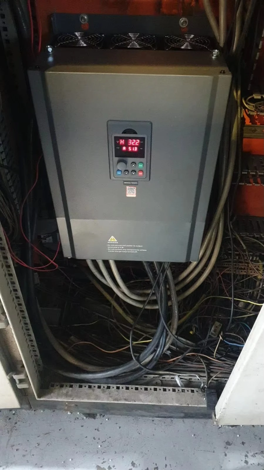 55kw عاكس المضخة الشمسية 380 فولت برامج تشغيل التردد المتغير عالية الكفاءة لمضخة المحركات الصيدية وفي الهواء الطلق