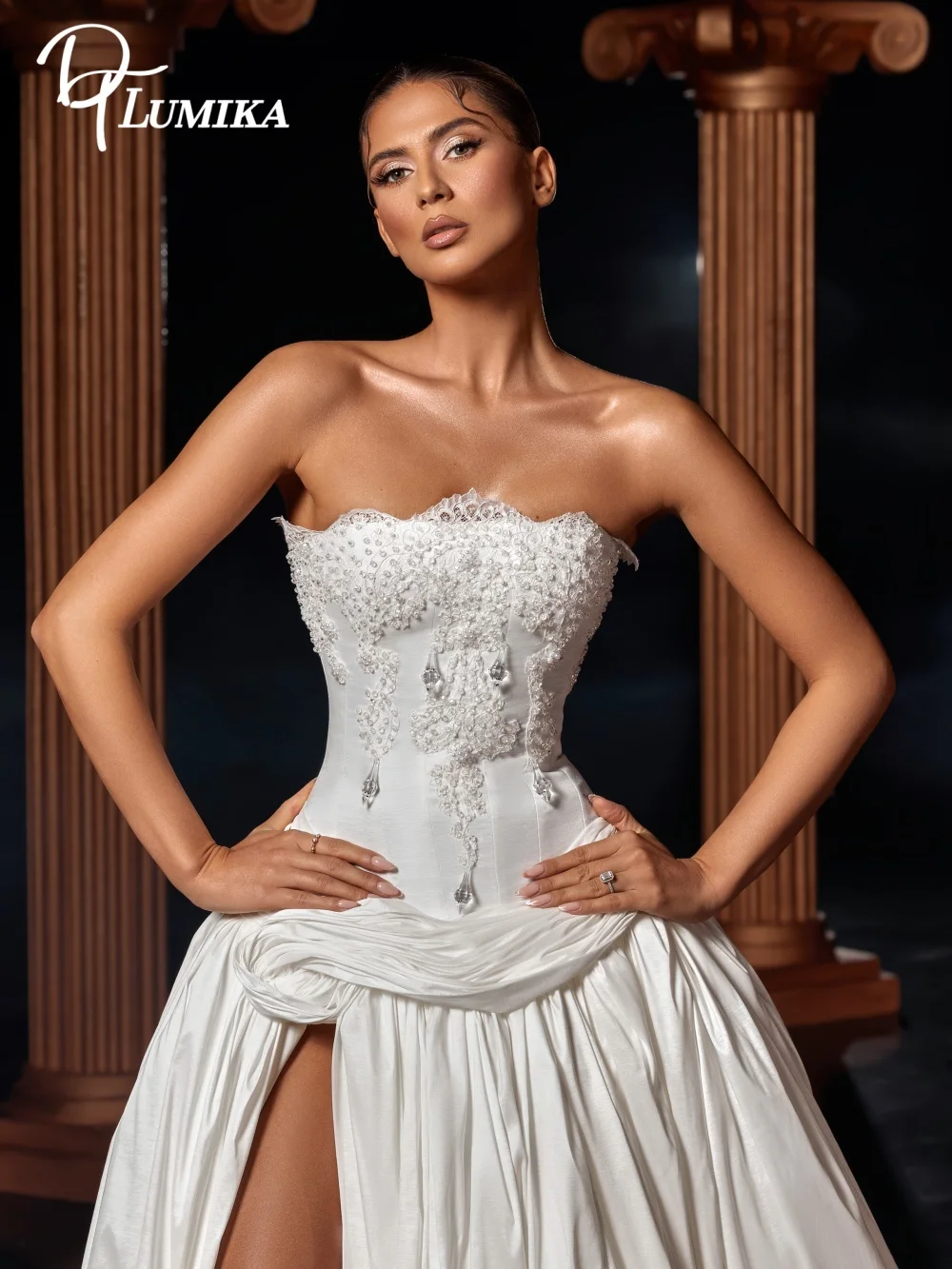 Sexy Sweetheart Wedding Dress 2026 Appliqued Lace Bridal Gown Flowing Train Floor-Length Bridal Dress Robe De Mariée