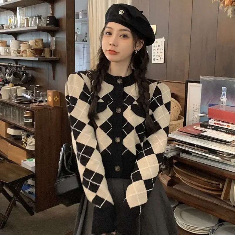 Koreański sweter w stylu vintage płaszcz damski jesienno-zimowy Plaid O-neck z długim rękawem dzianina moda na cały mecz Office Lady bluzki z