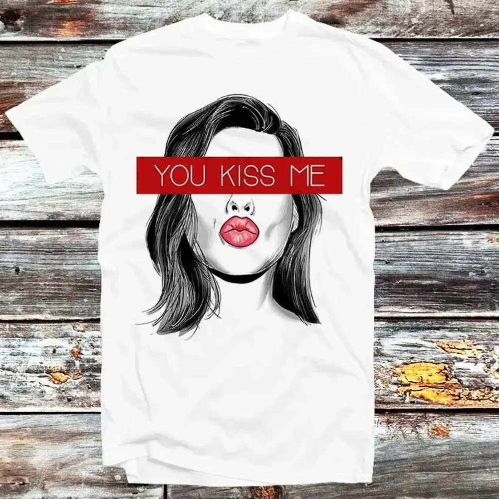 

Kiss Me Selfie T-Shirt Movie Meme Quote Funny Ladies Top Tee Trend Style T-Shirt