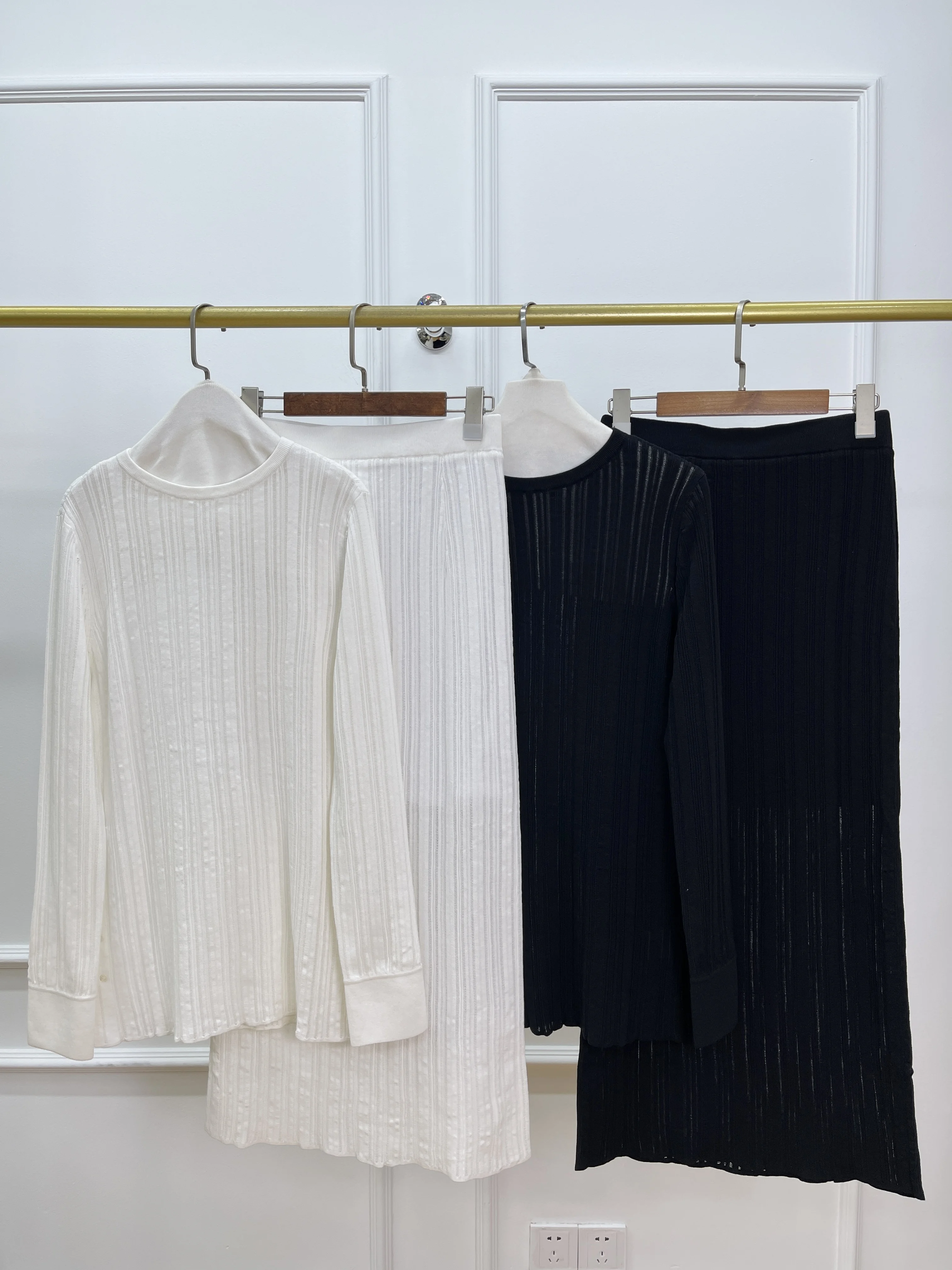

Spring And Summer New High Quality Fashion Hollow Long-Sleeved Knitted Sweater Skirt Suit Temperament Women 2025