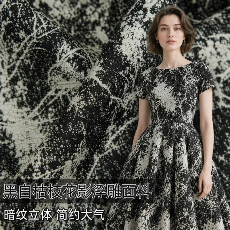 This simple and elegant black white dress with three-dimensional flower shadows is a Hanfu coat made by designer
