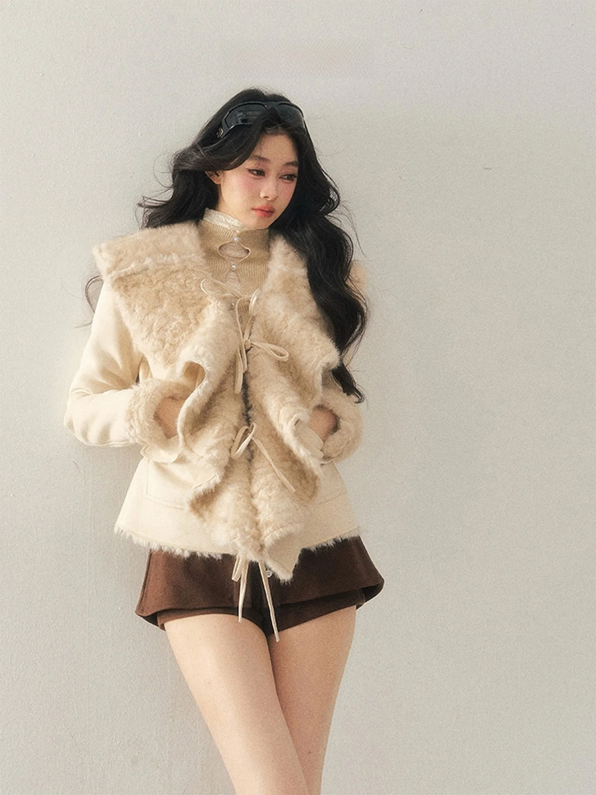 

Ele Pure White Lamb Fur Jaet Women's Winter Coat Inteated Leather And Fur Long Sve ort Sle Faionable Outerwear