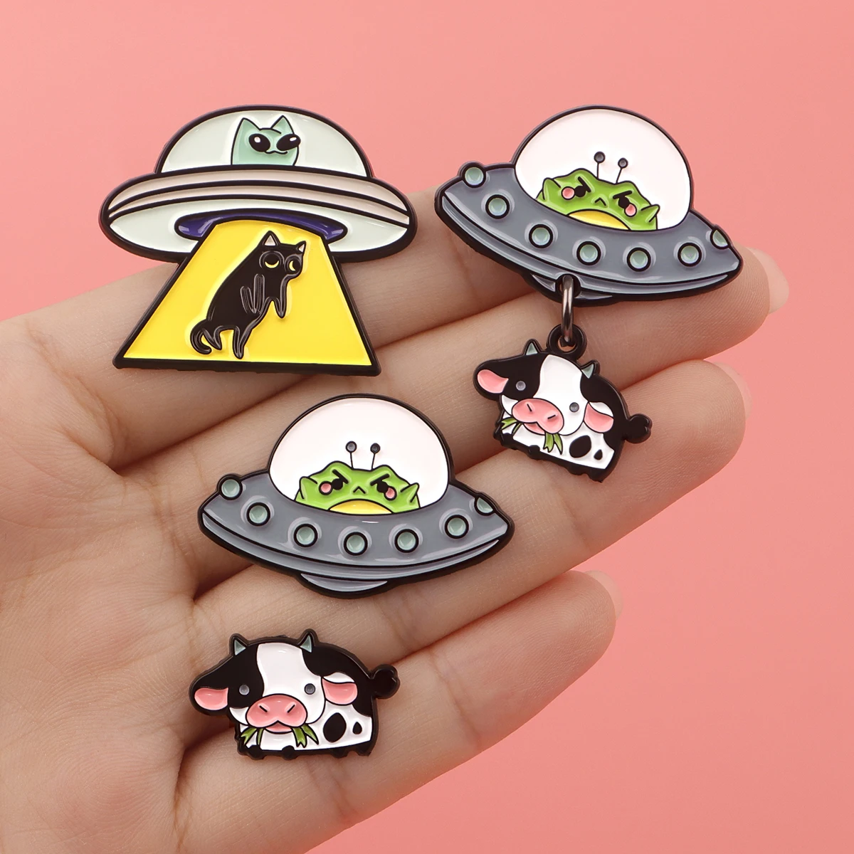 

Cute Alien and Cow Lapel Enamel Pins for Backpacks Brooches Badges Cartoon UFO Brooch for Clothes Jewelry Cosplay Gifts Friends