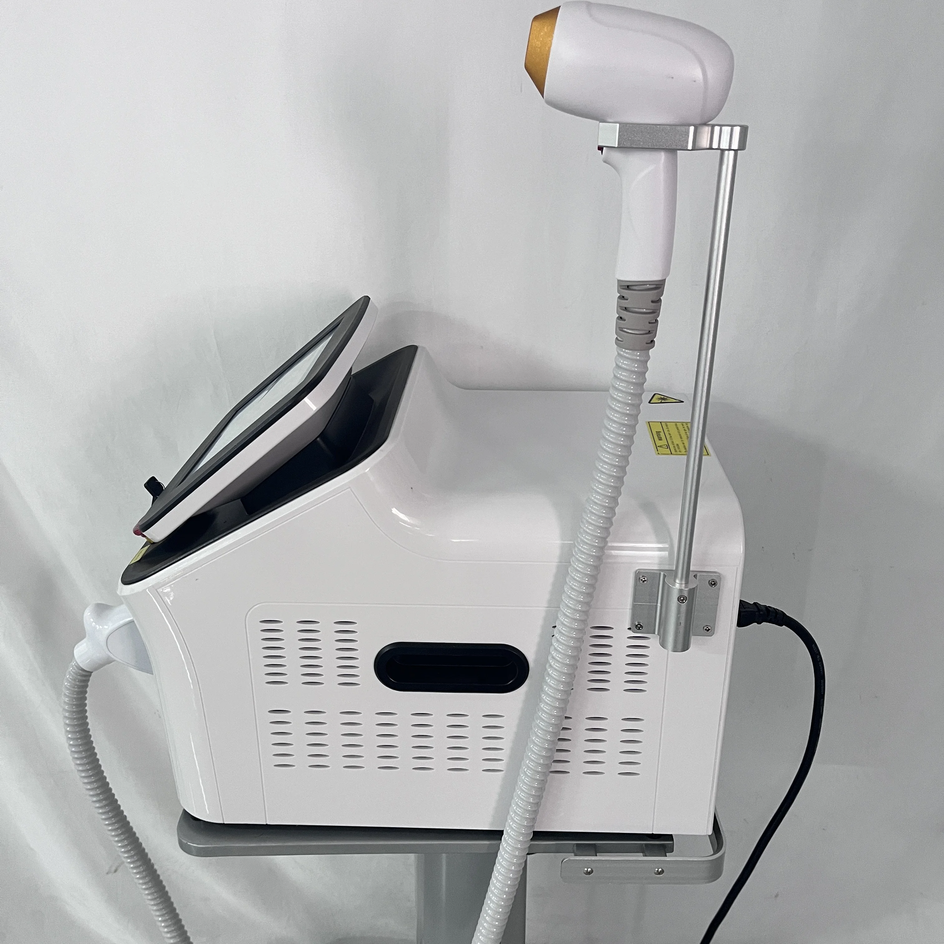 الجليد غير مؤلم الكسندريت الليزر مزيل الشعر الدائم 755nm 808nm 1064nm ديود آلة إزالة الشعر بالليزر إزالة الشعر النهائي