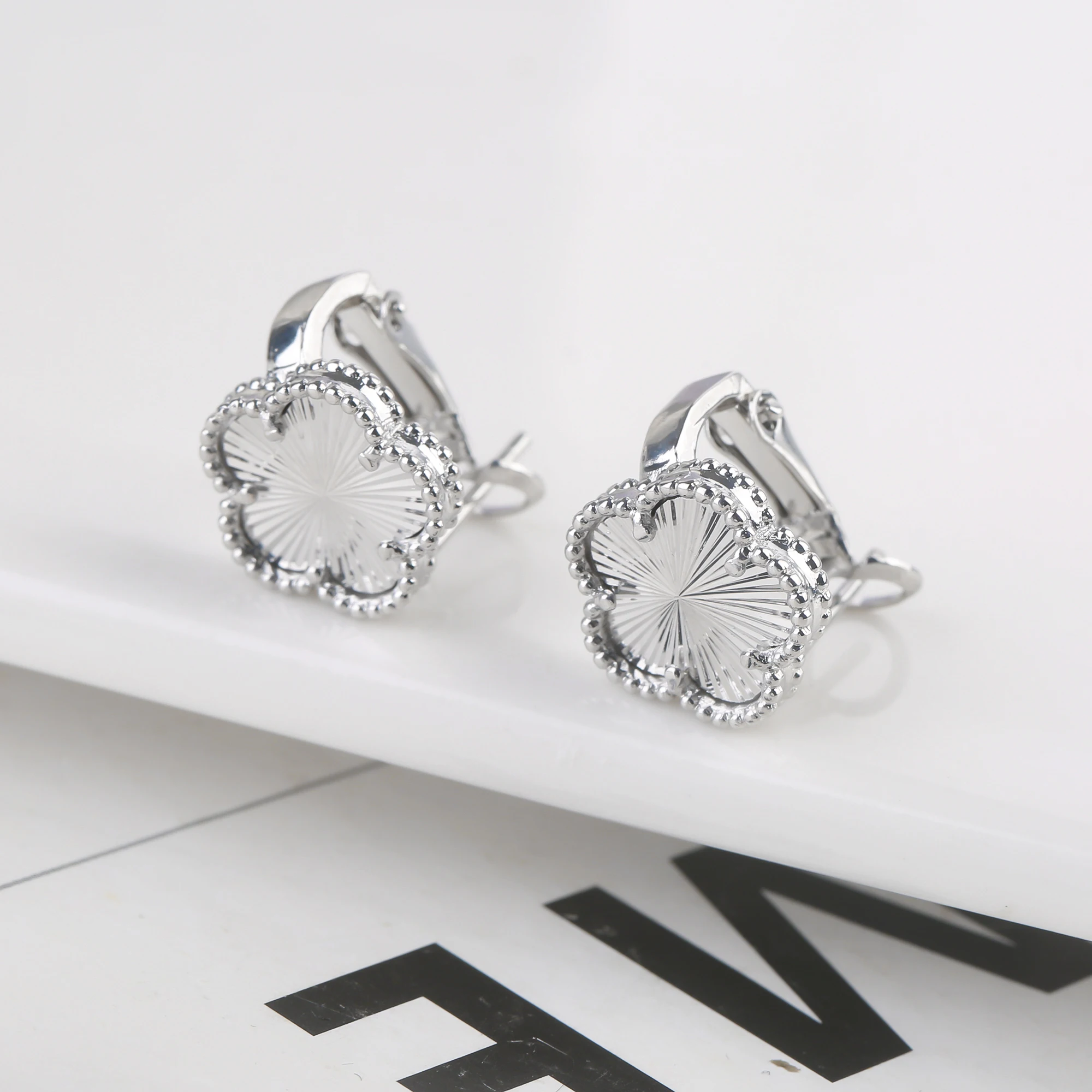 Women's Shiny Metal Plant Five Leaf Flower Set