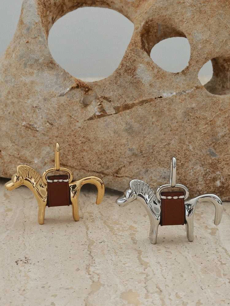 

Horse Shape Bag Pendant Metal Bagpack Keychain Vintage Casual Car Key Chain Bag Accessories Decoration