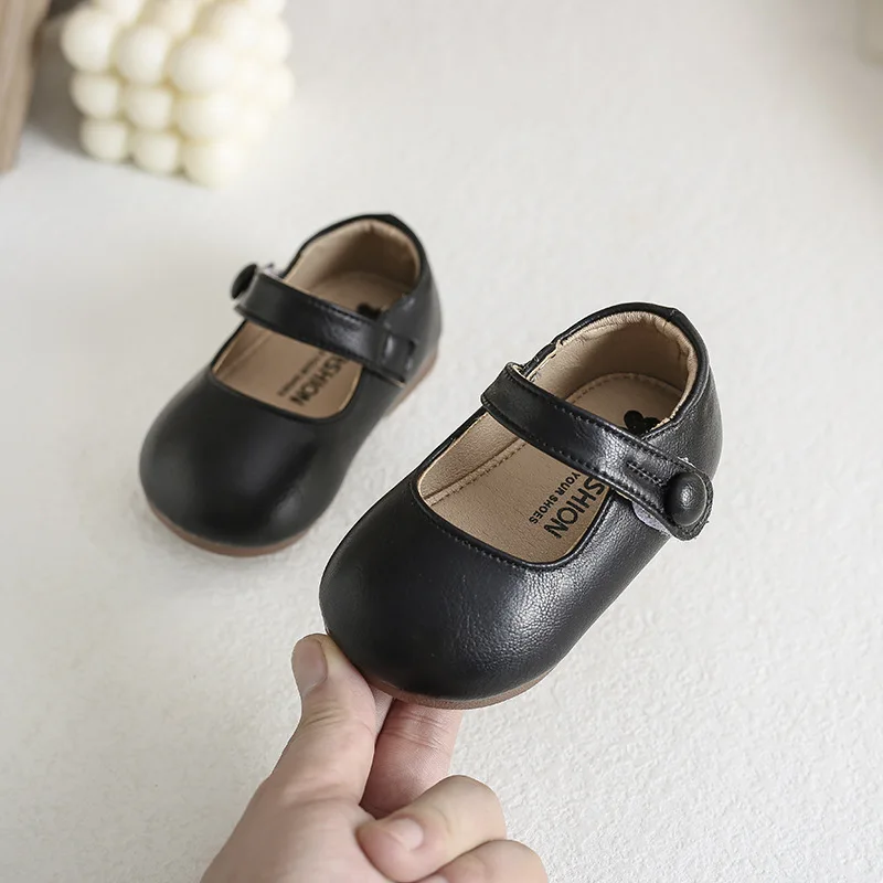 Sepatu bayi sol lembut balita Musim Semi dan Musim Gugur anak perempuan putri hitam sepatu kulit kecil gaya Inggris untuk bayi usia 0-3 tahun