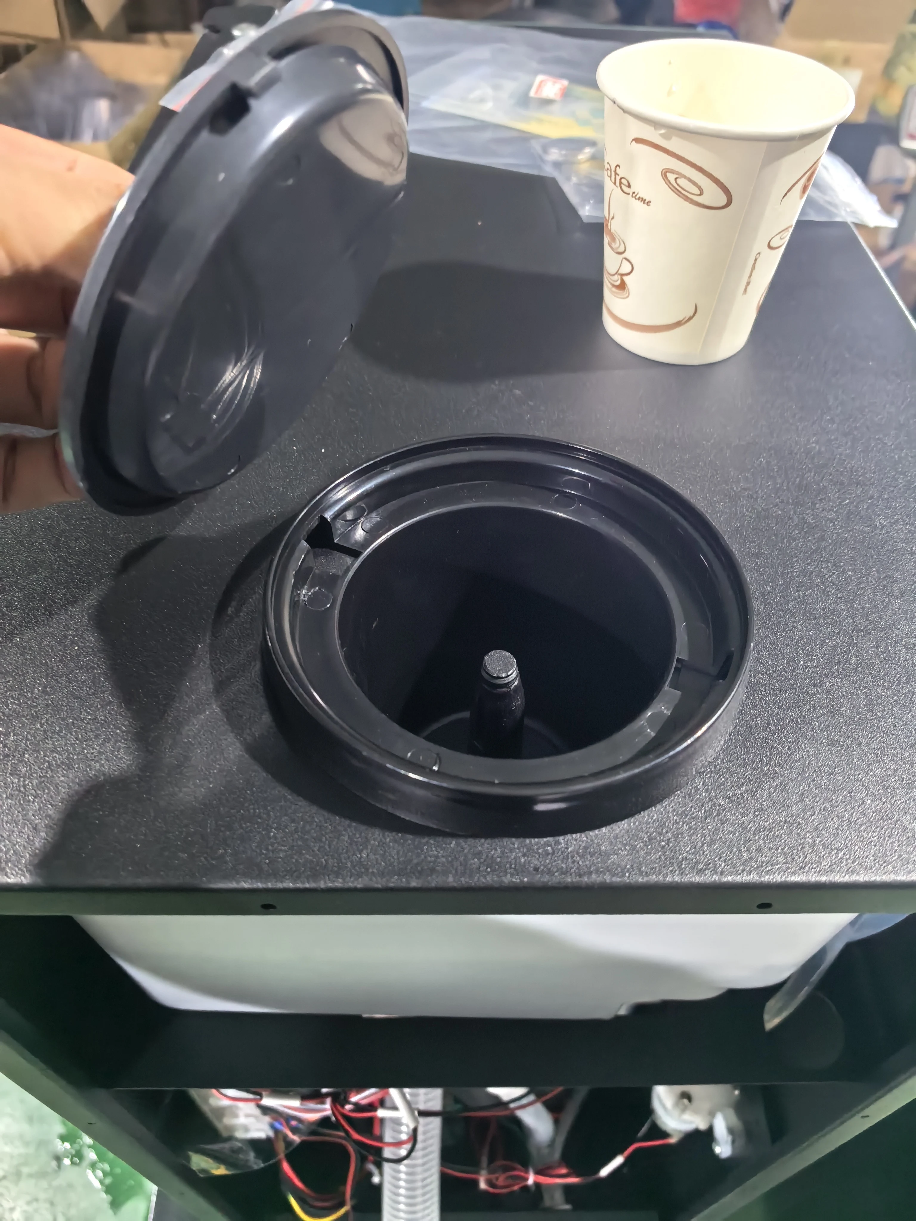 Automatic Coin Operated Coffee Vending Machine Professional Commercial Instant Espresso Maker Dispenser for Office Mall Public