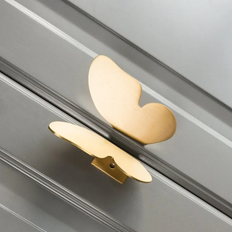 Luxury Brass Butterfly Shape Knob Rural Cupboard Pulls Dresser Drawer Knobs Furniture Handle Hardware Children's Room Decor