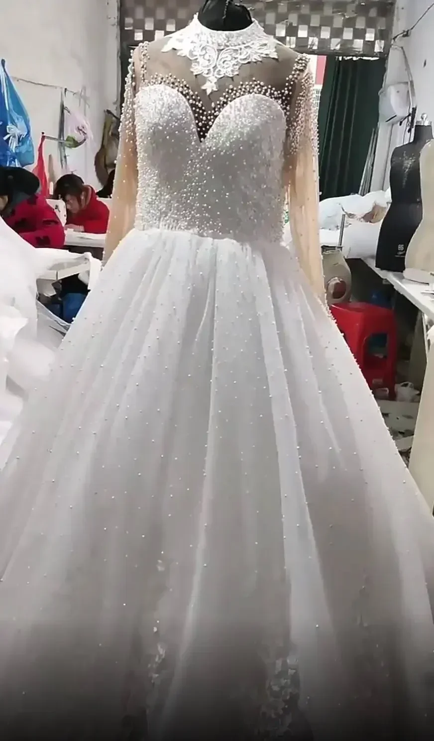 Customized Customs Made Luxury Pearl Beading Wedding Dresses Lace Appliques Princess Puffy Big Bottom Bridal Gown