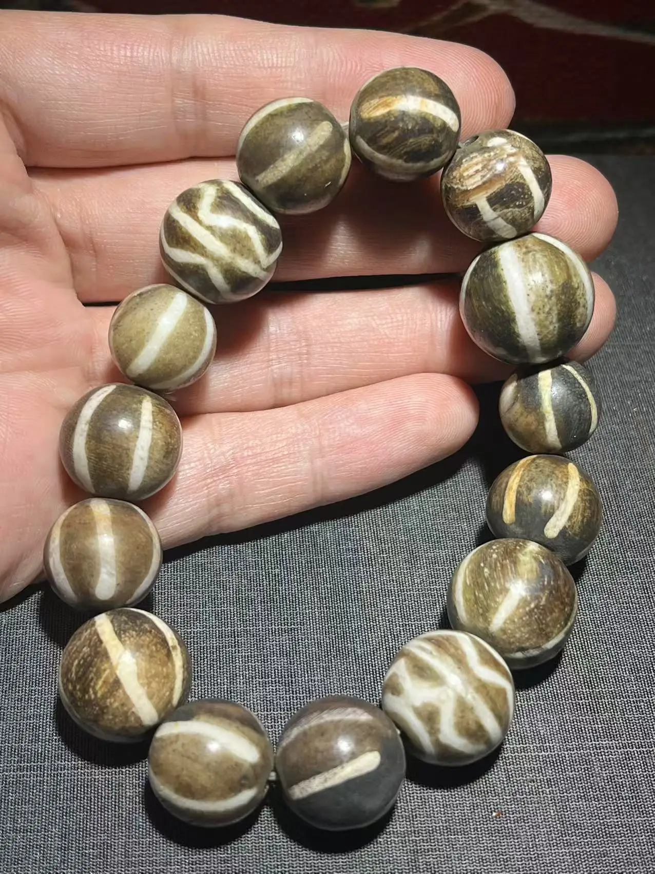 

Selected Nepal Old Ancient Pearl West Asia Dzi Bead Bracelet Wood Fossil Dzi Bead Buddha Bead Bracelet 15mm