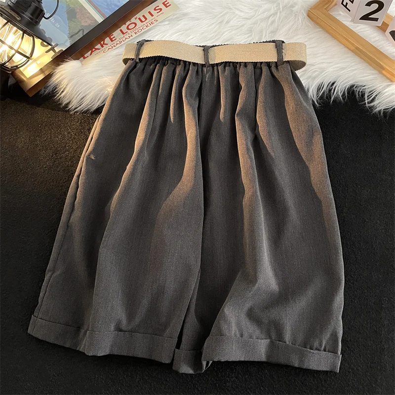 夏の男性スーツショーツ弾性ウエストバンドとベルト無地ポケット韓国カジュアルファッションルーズシンプルな男性ショーツ