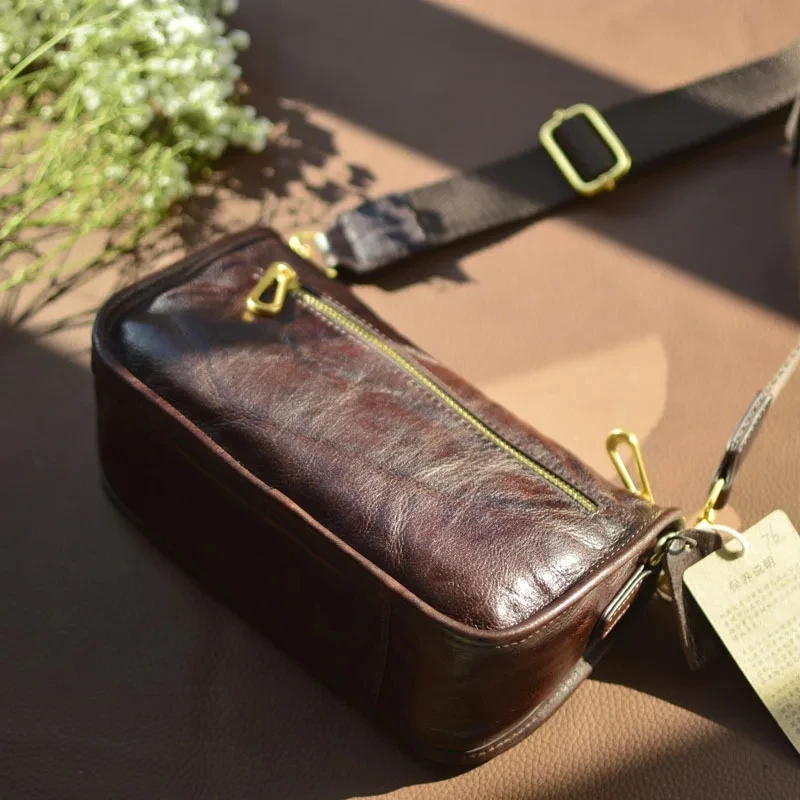 

AETOO Vegetable tanned leather crossbody bag Hand-rubbed leather shoulder bag Casual men's envelope bag Vintage top layer cowhid