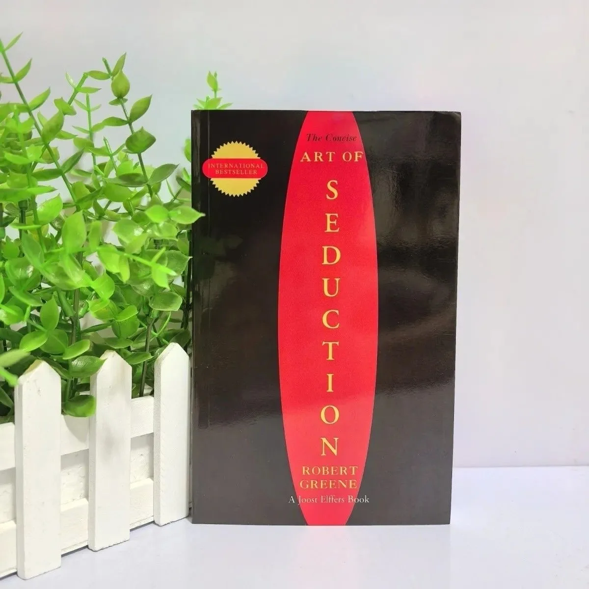 

Книга «Искусство соблазнения» Роберта Грен Международный бестселлер в английском мягкой обложке