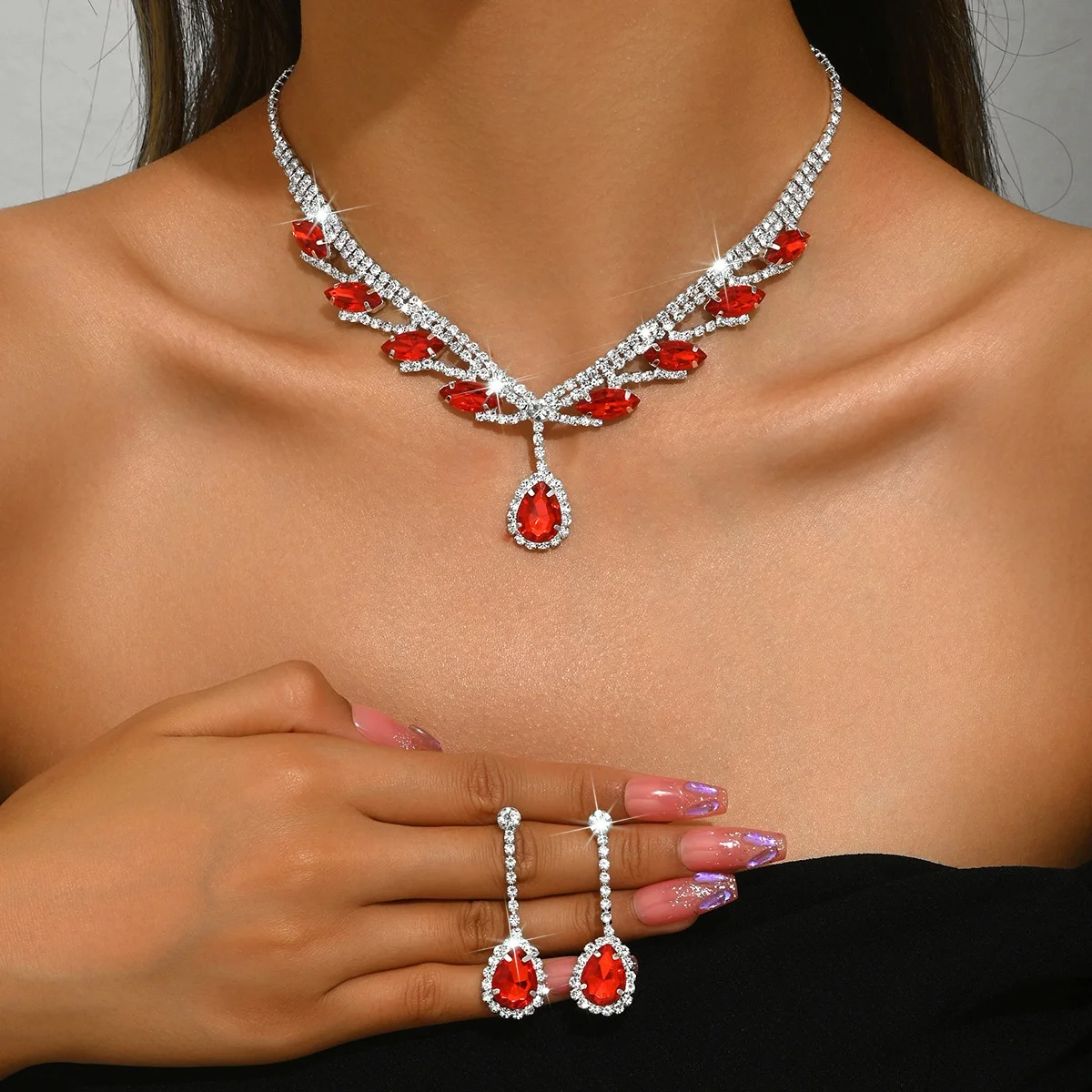 

2025 New Simple Design Colorful Shiny Necklace Earring Set Suitable For Bridal Wedding Dinners Party Gifts
