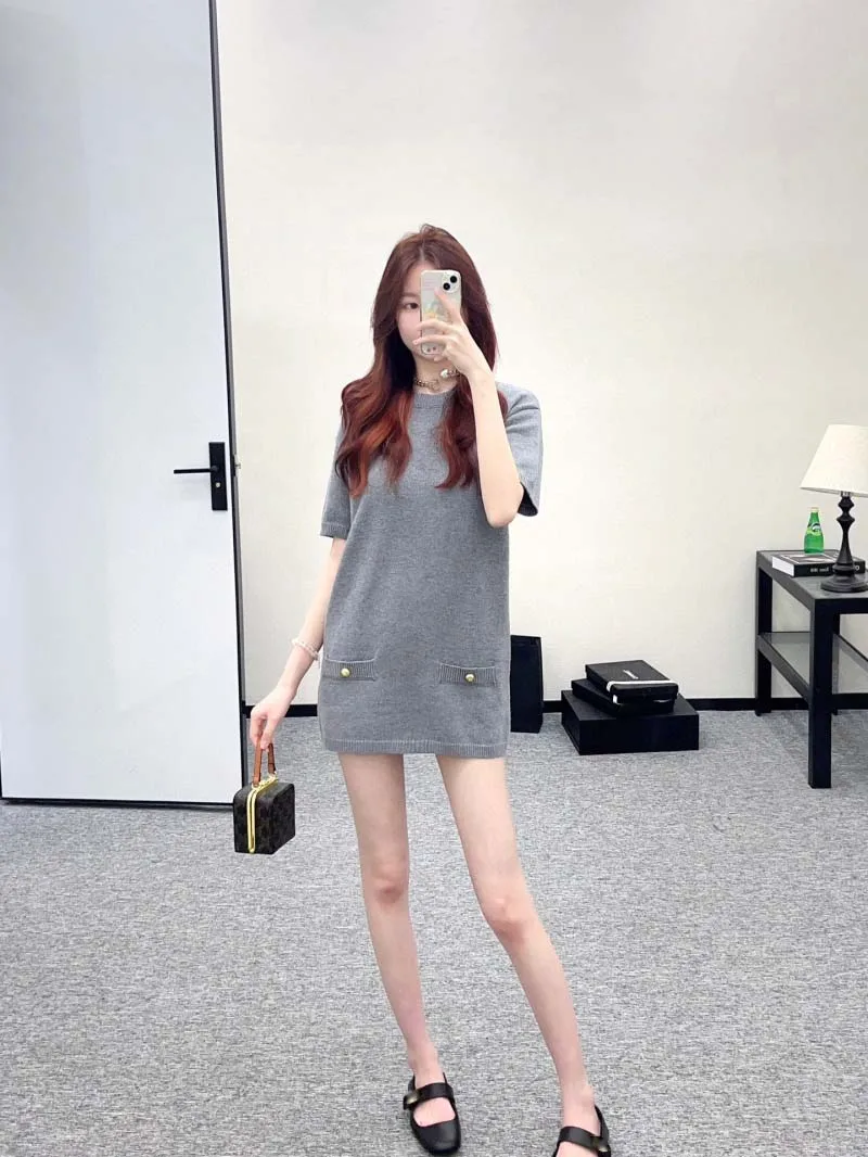 

College style women's dress, fashionable, youthful and energetic, anti-aging knitted short sleeved straight tube skirt