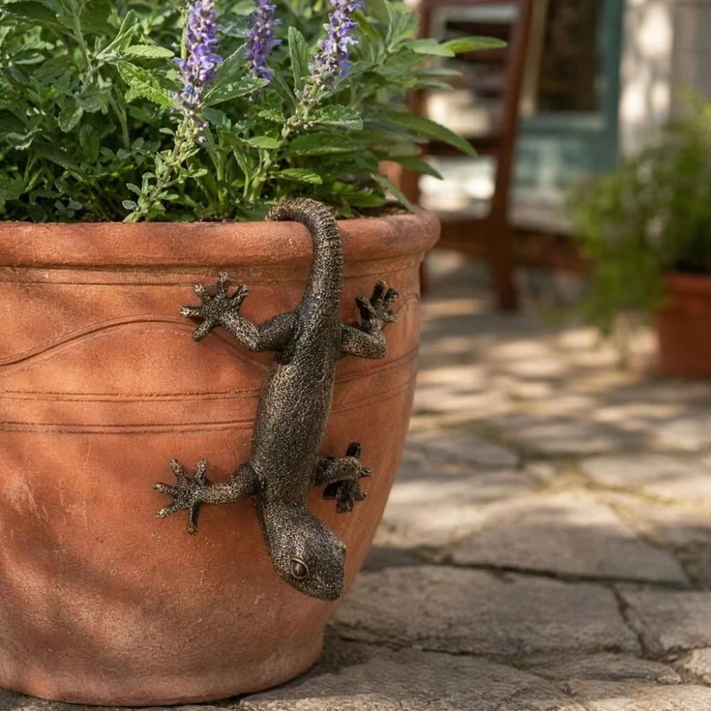 Bronze Gecko Garden Decoration Ornaments Hanging Small Dog Statues Potted Plants Resin Crafts Compact Sculpture Gifts Portable
