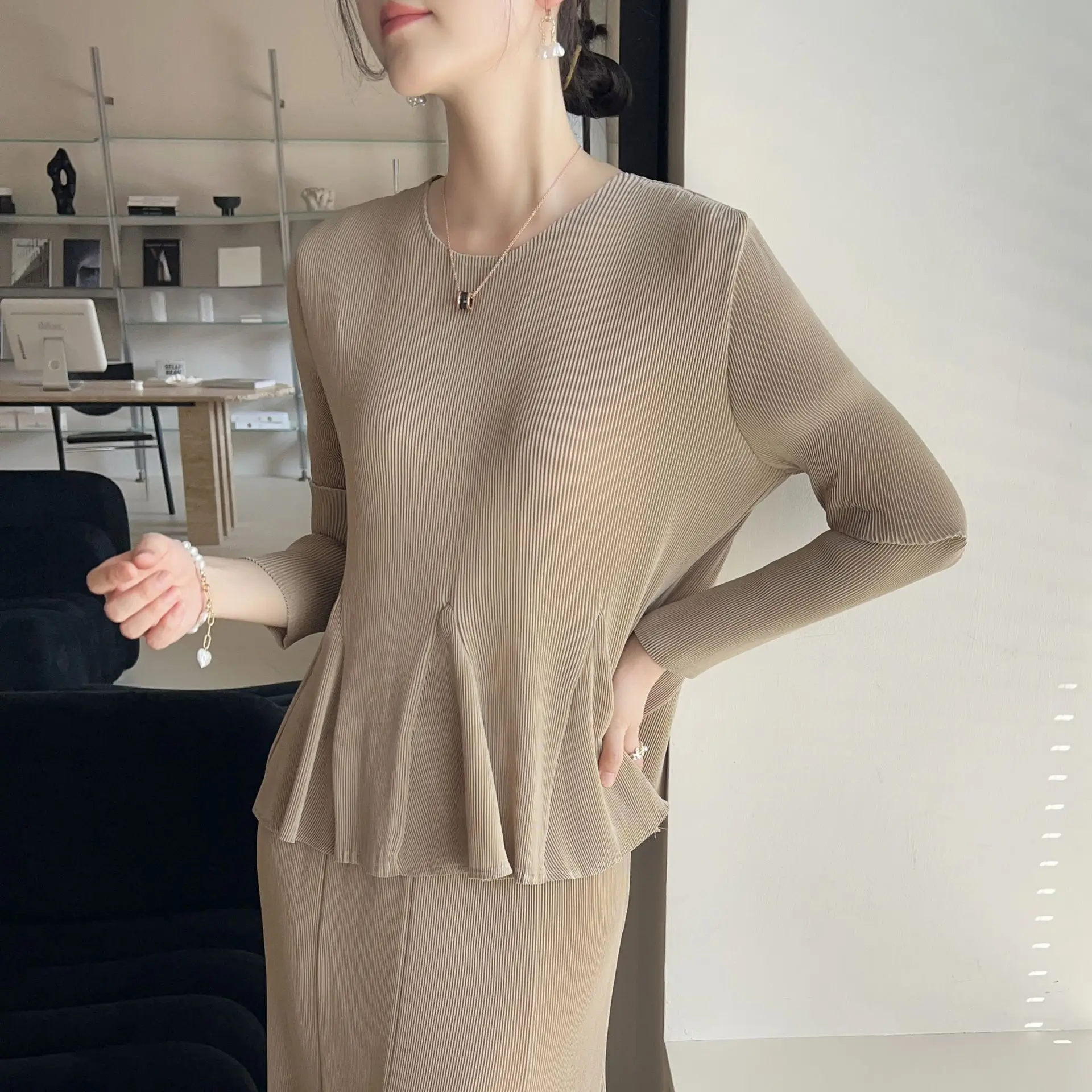 

Miyake Pleated 2026 Fall and Spring New Casual High-end Pleated Clothing Fresh Sweet French Fashion Ruffles Slim Peplum Top