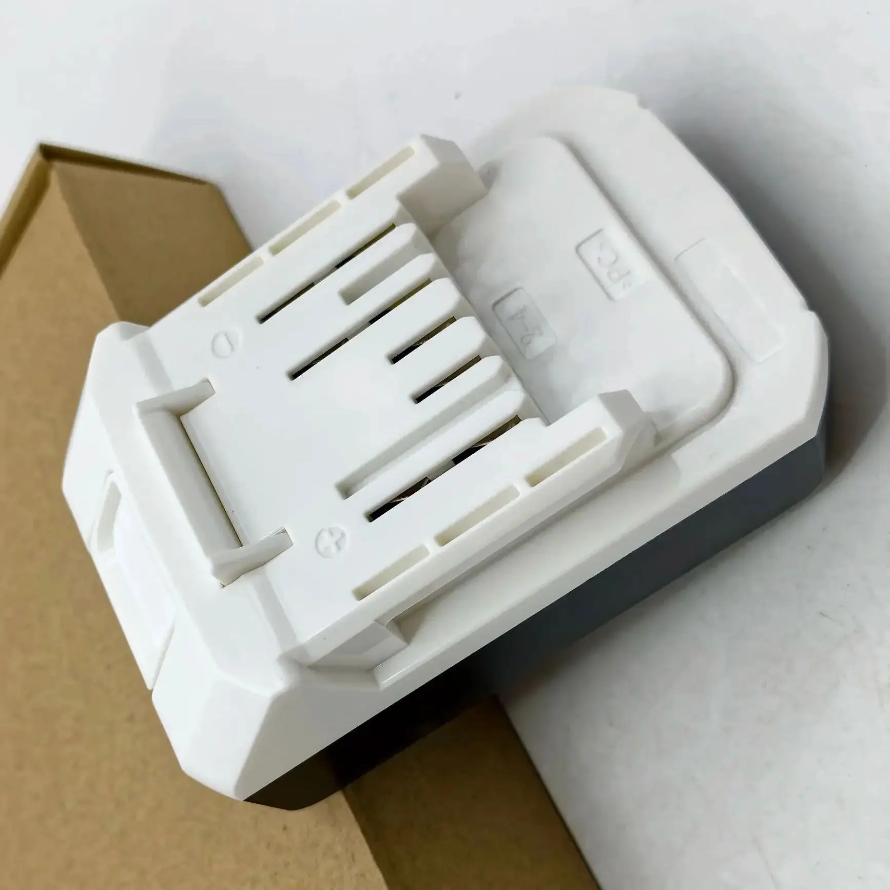

3000mAh Li-ion Power Tools 18V Battery BL1811G BL1815G BL1820G BL1813G BL1813G BL1811G 195608-4 Makita BL1813G