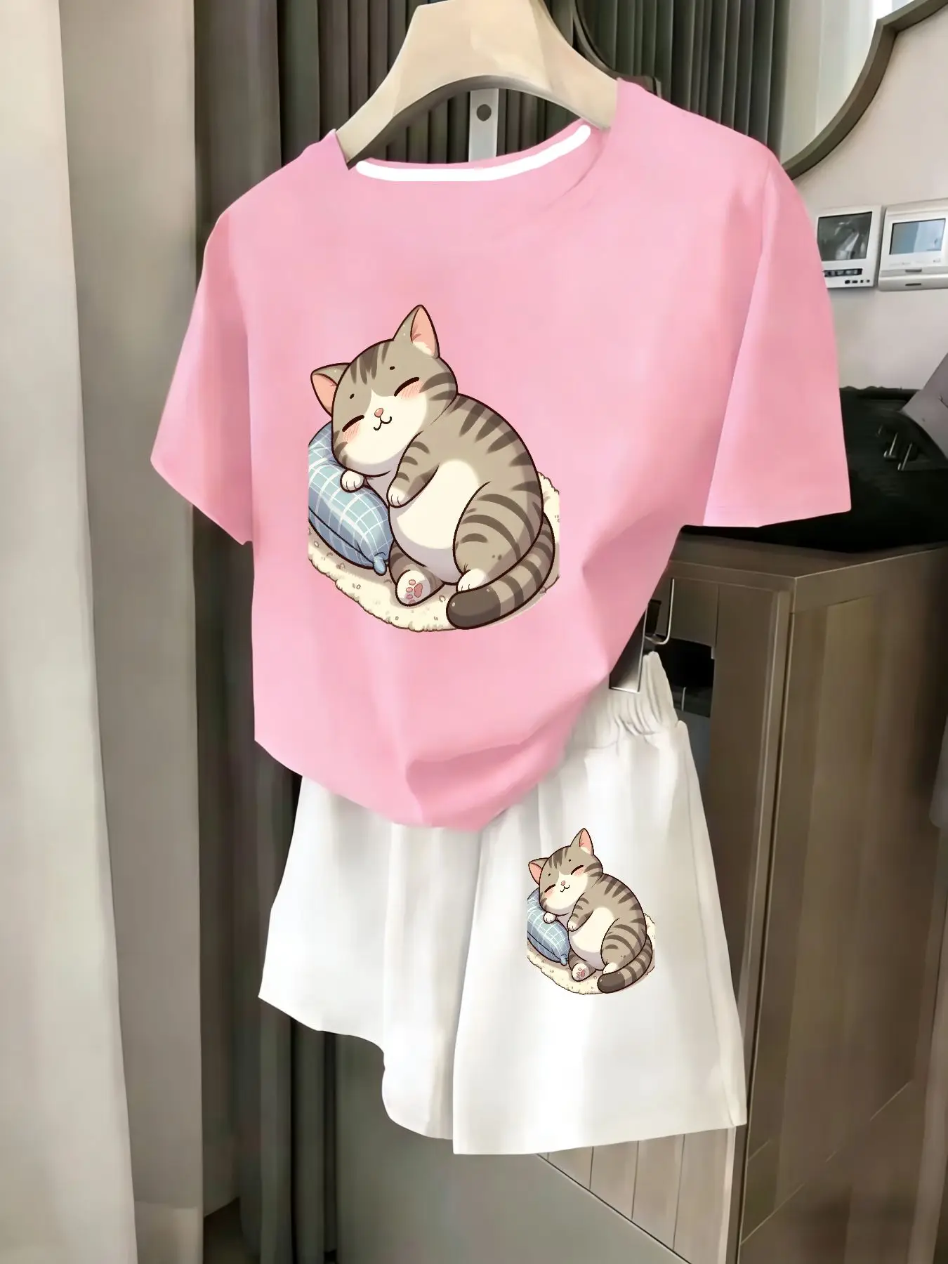 

Женский комплект из 2 предметов, летний комплект для пляжного отдыха, повседневная футболка с круглым вырезом и короткими рукавами, шорты с эластичной резинкой на талии, удобный костюм