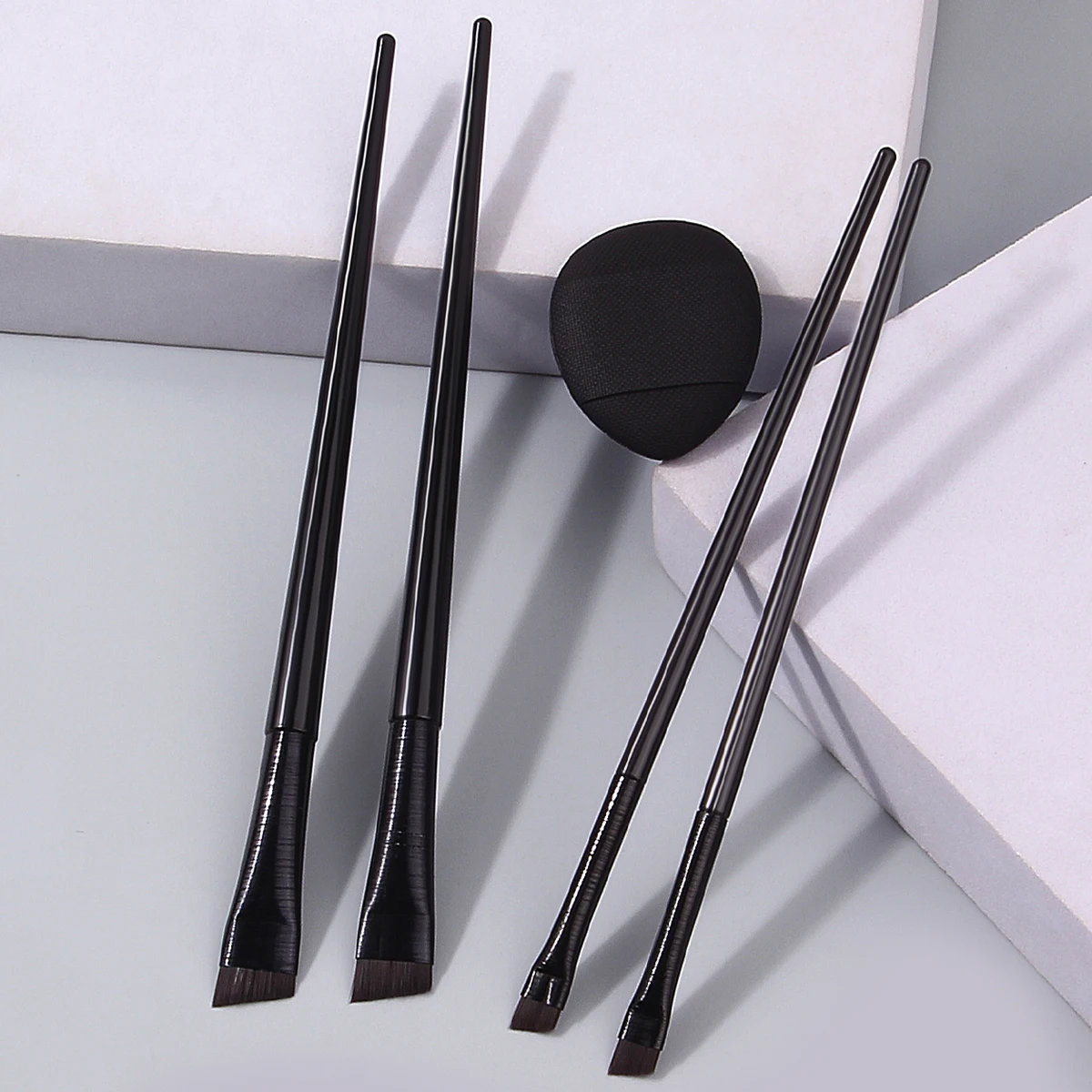 5PCS Practical Eye Makeup Tools: Fine Angled Blade Eyeliner Detail Brush & Soft and Non-Sticky Mini Powder Puff