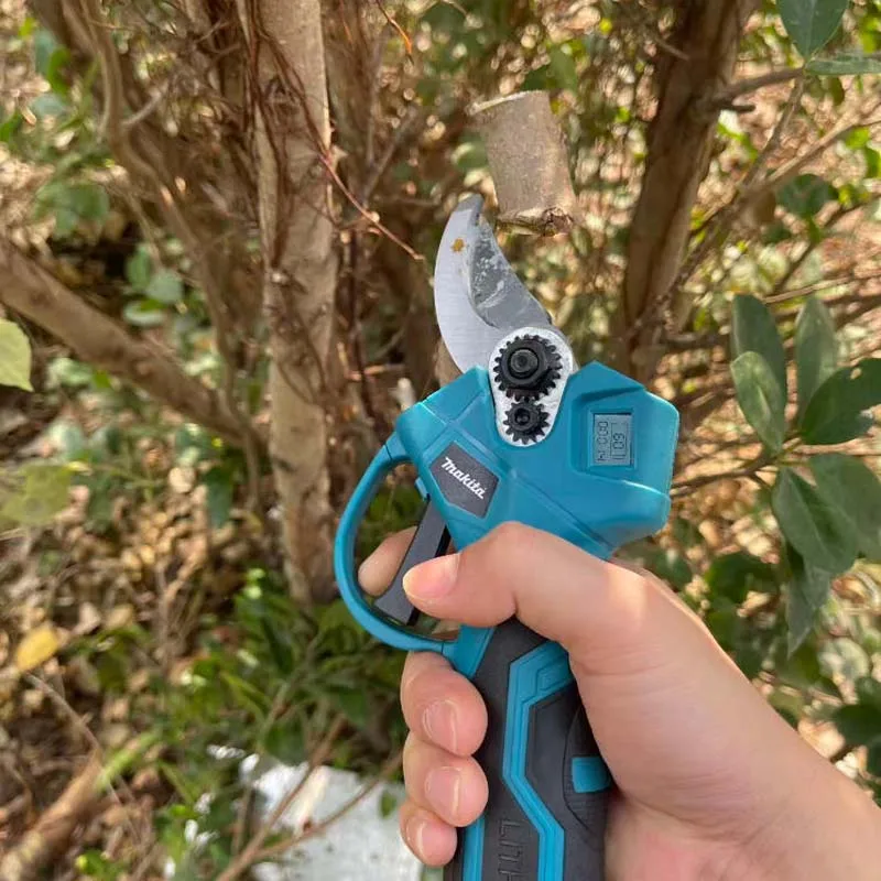 

Electric Scissors Original Makita 18V Brushless Pruning Tree Branches, Gardening Tools, Comes with 2Ah Batteries and Chargers