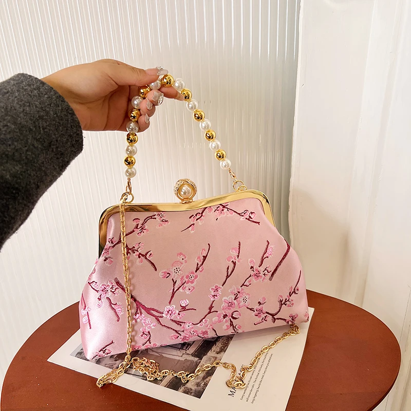 

Women's Embroidered Shoulder Bag Fashion Metal Frame Purse Crossbody Bag with Chain Strap Elegant Clutch Handbag for Ladies Gift