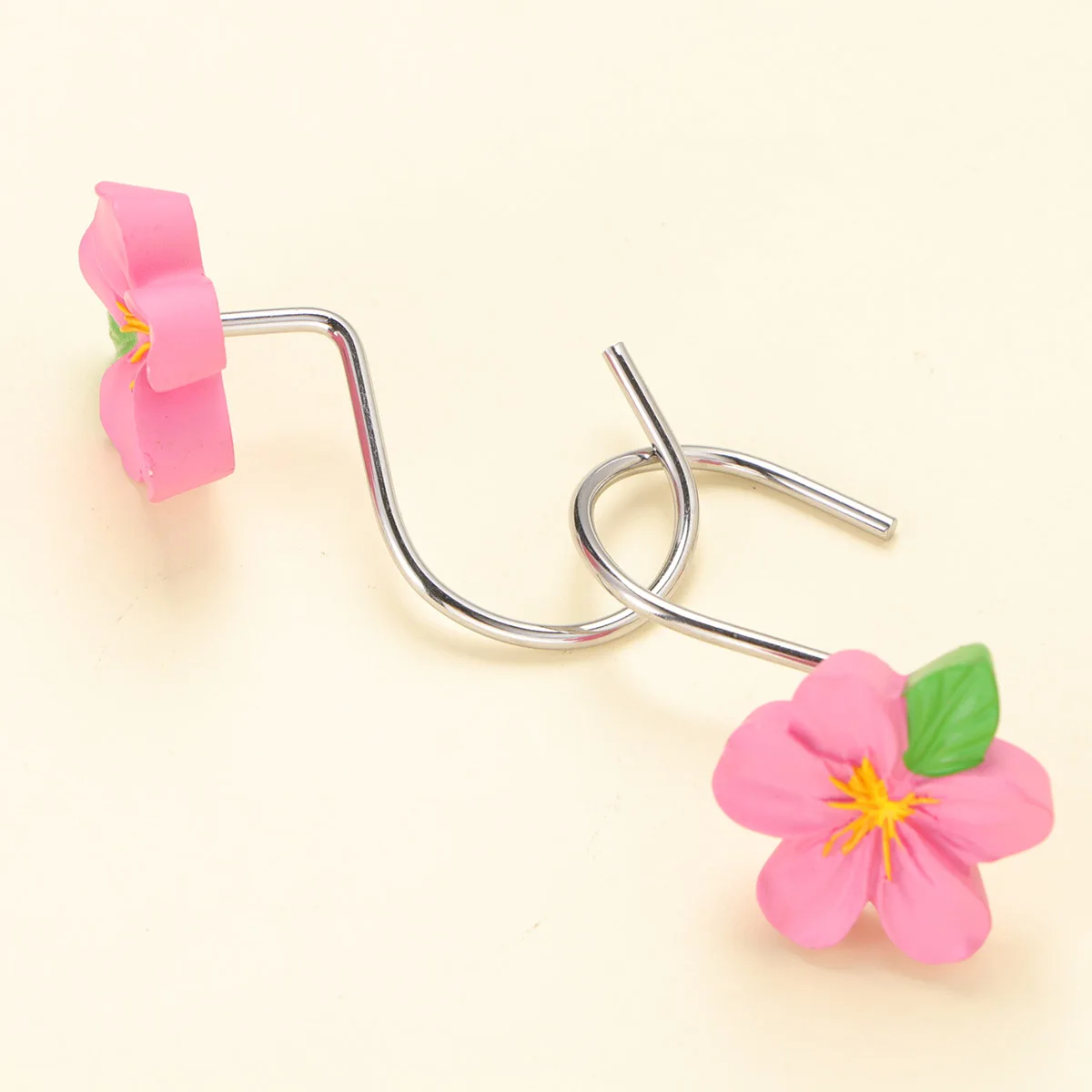 

12pcs Bath Curtain Hooks Flower Shape Resin Decorative Wall Hanger Multi Use Shower Accessories Hanging Clasp