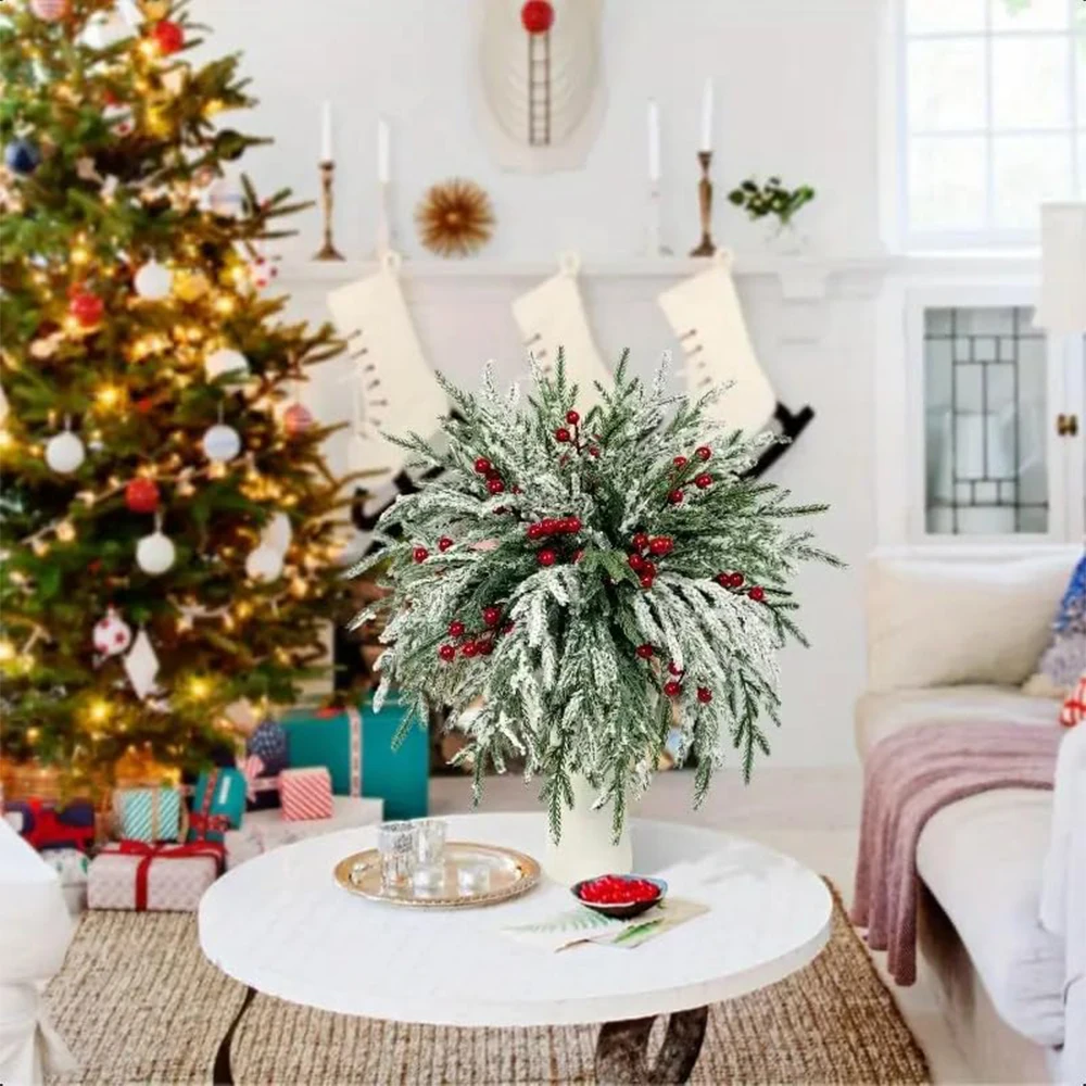 15 Stück künstliche Norfolk-Kiefernzweige mit roten Beerenstielen für Weihnachtsbaumschmuck, Festival, Vase, DIY-Girlande, Weihnachtsdekoration – Detail 3