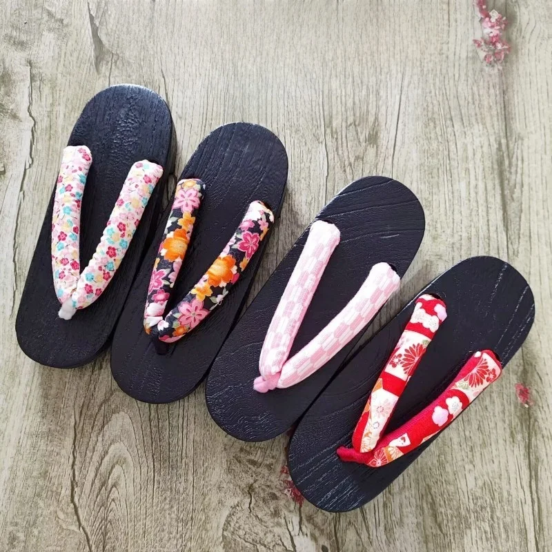 

Japanese Traditional Wooden Clogs Bla Burnied Women's Flip Flops round Toe Foot Covering Slippers Bath Kimono Accories