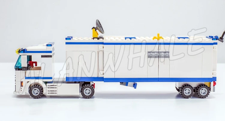 394pcs City Police Mobile Unit Trailer Control Room Surveillance Screens 10420 Building Blocks Toy Bricks Compatible with Model