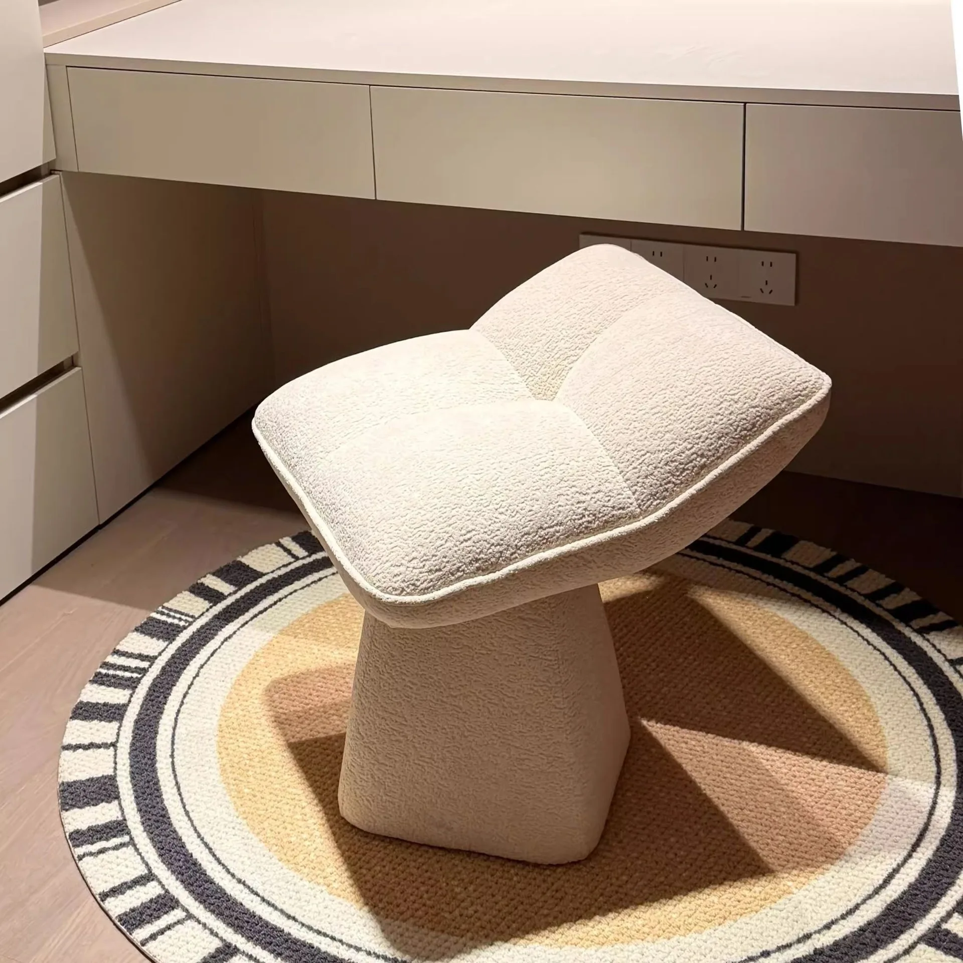 Designer rotating dresser stool, family bedroom light luxury simple makeup chair, creative 360 ° rotating seat