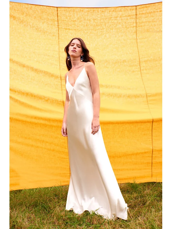 فستان أبيض أنيق من الساتان، مثير بفتحة رقبة على شكل حرف V عميقة، وحزام خلفي، ومصمم لتنحيف القوام، مناسب للعطلات، طويل، مناسب ... #2