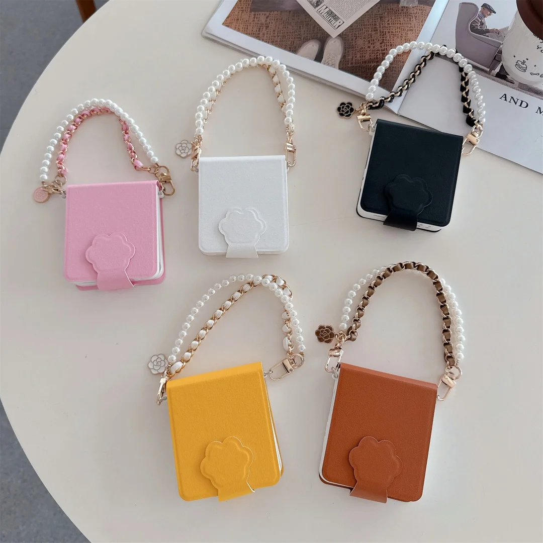 

Luxury Simple Notebook Phone Case with Portable Pearl Bracelet flower Pendant for Samsung Galaxy Z Flip5 Zflip6 ZFlip 7 fe Cover