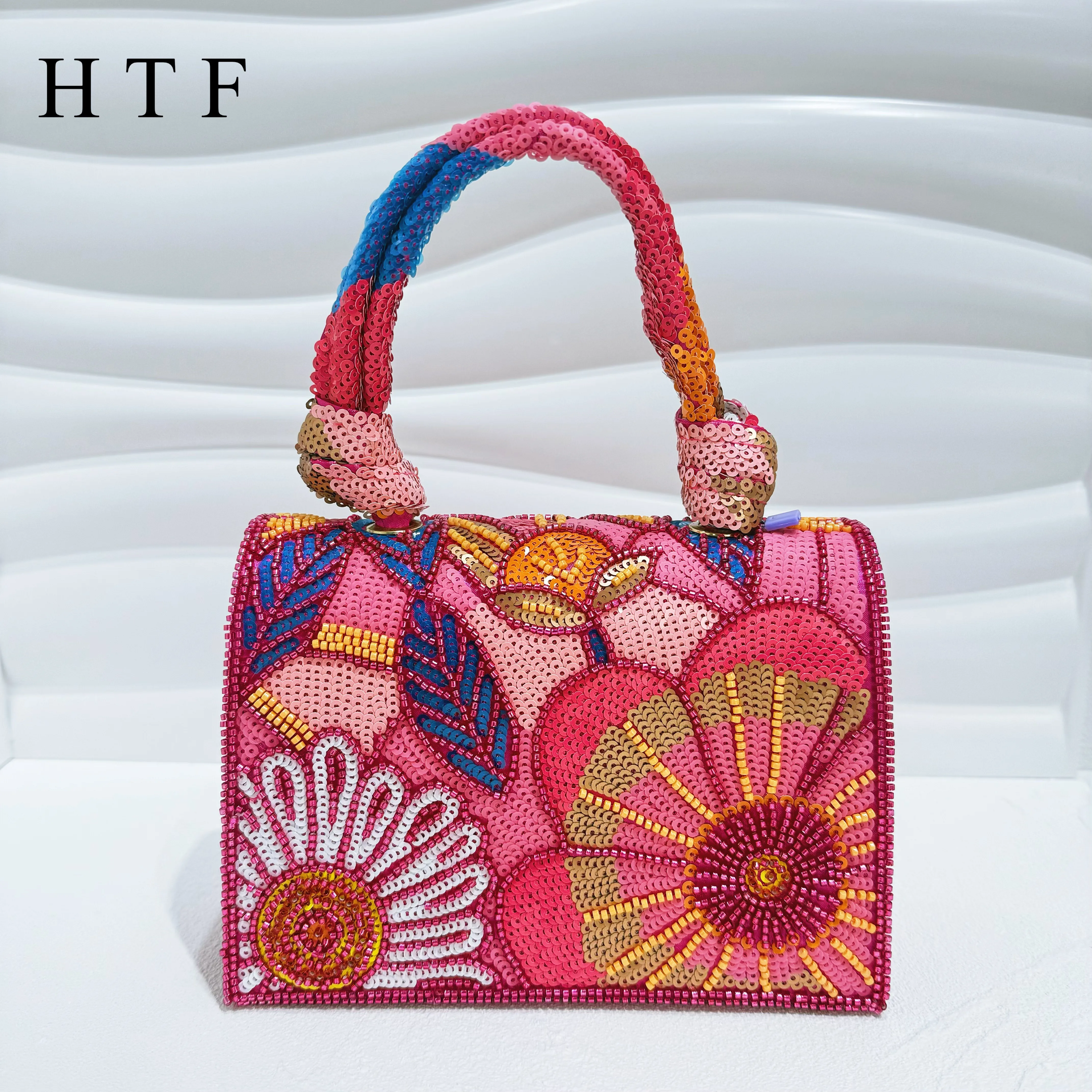 

Women Handmade Beaded Crystal Purse Wedding Shoulder Bag Daisy Shape Clutches Women Vintage Shiny Beaded Party Bag