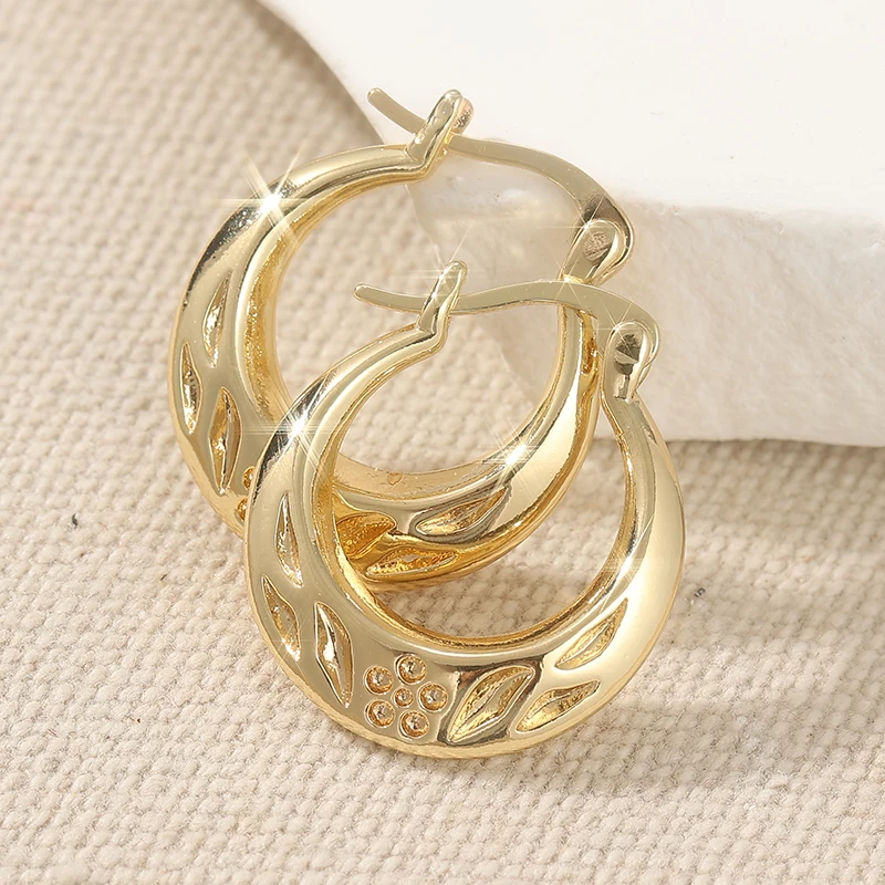Vintage Fashion Flower Pattern Golden Plated Hoop Earrings for Women Elegant Charm Banquet Celebration Jewelry Accessories Gifts