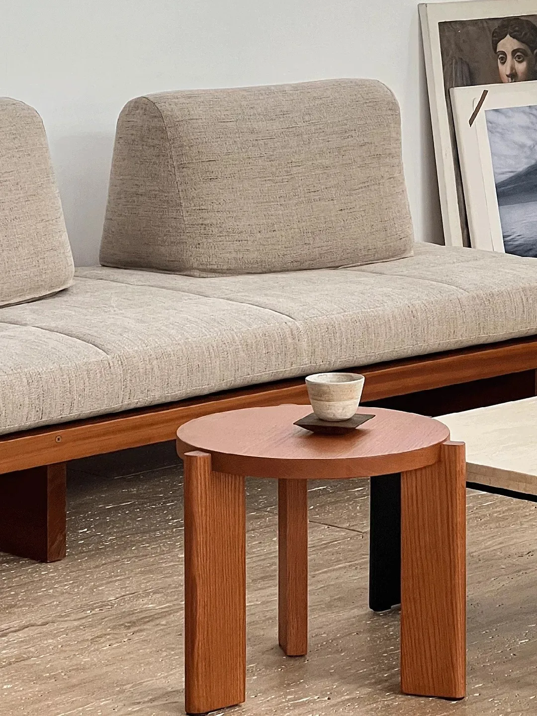 Ranch Three-Leg Coffee Table, Minimalist Solid Red Oak Side Table, Multi-Purpose Wooden Dining Stool for Home Use