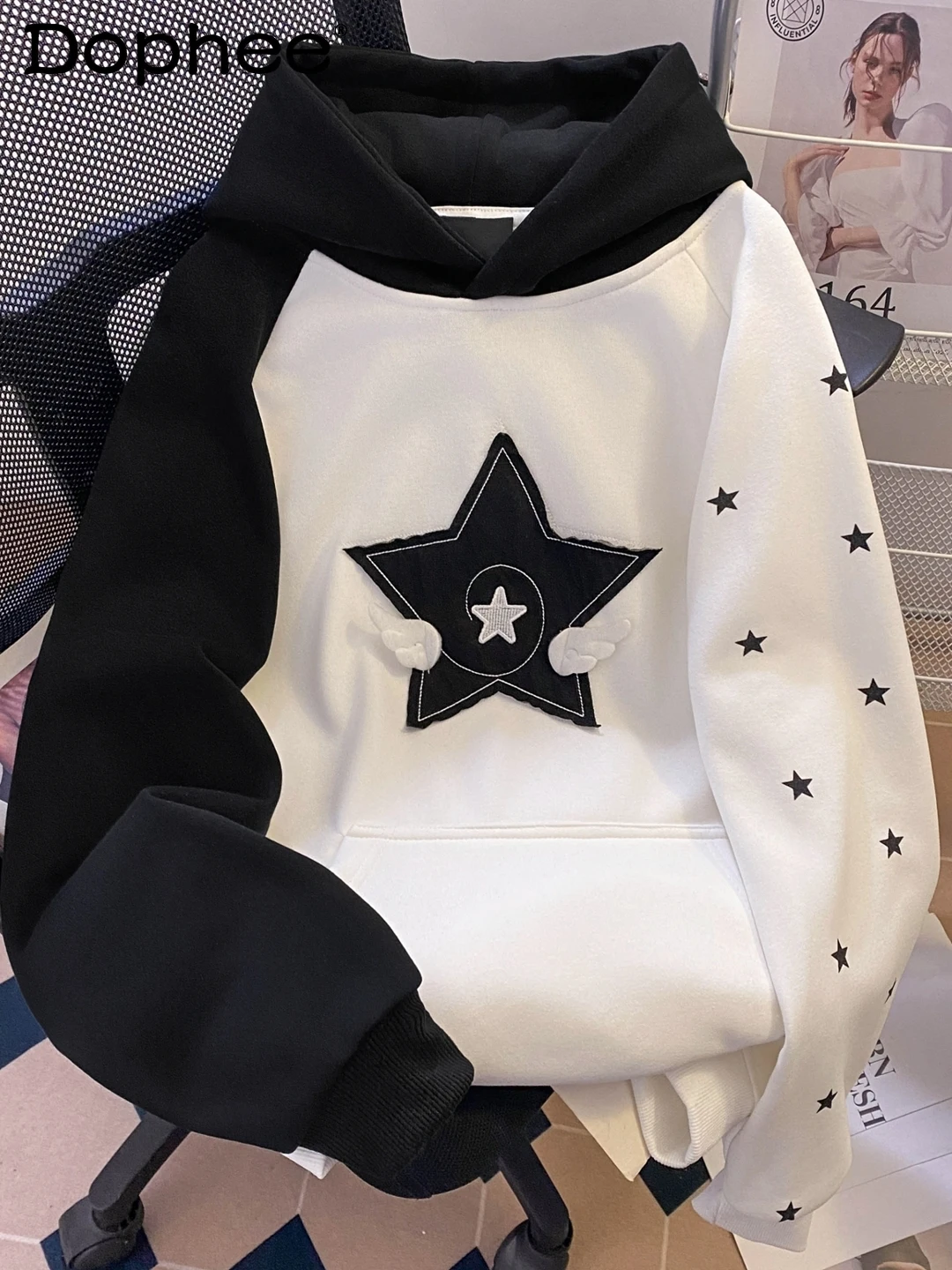 

American Retro Patchwork Hooded Casual Sweatshirt with Design Sense, Fleece-Lined and Thickened Pullover for Men in Winter