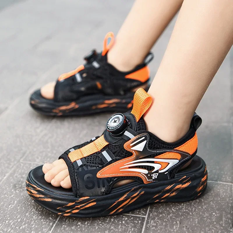 

2024 Summer New Non-slip Soft Bottom Boys' Breathable Fashionable Sports Beach Shoes, Medium and Large Children's Casual Sandals