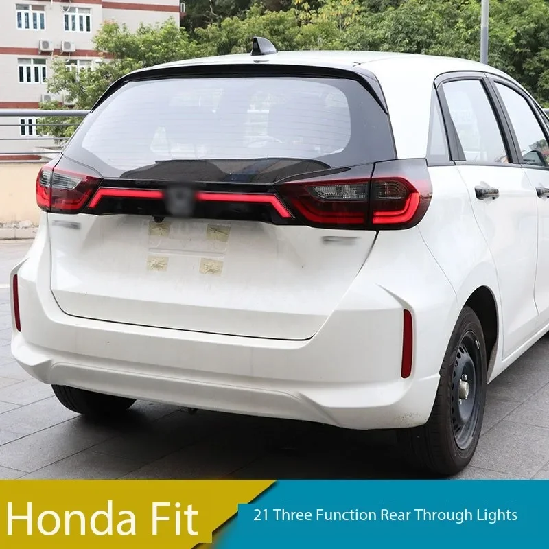 

Задний фонарь автомобиля, модифицированный светодиодный динамический сквозной задний фонарь, ходовые огни, стоп-сигналы, указатель поворота для Honda Fit 2021,