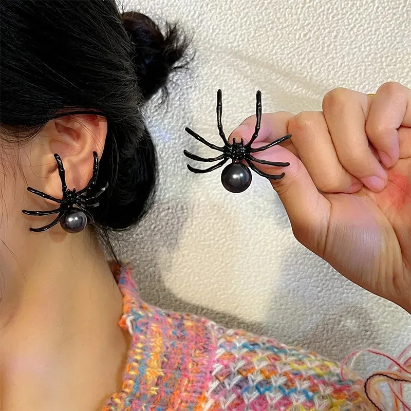Fashion Black Spider Pearl Stud Earring Trendy Personality Dark Style Halloween Ear Nail for Women Alloy Geometric Ear Accessory view 6