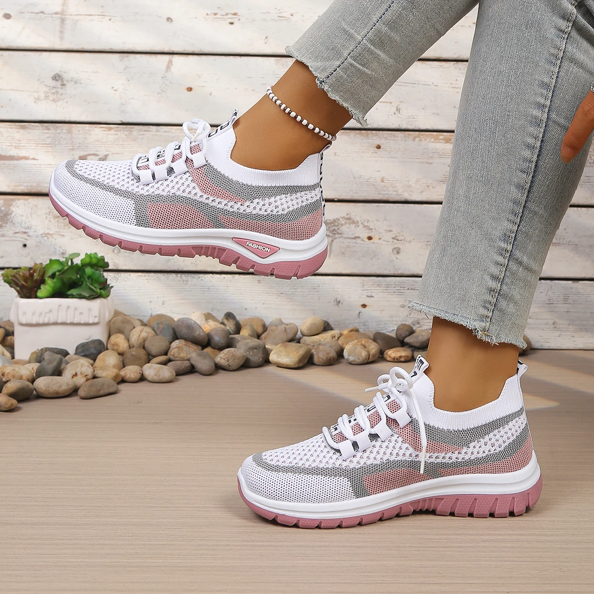 

Women's sports shoes breathable flying woven mesh outdoor anti-slip shoes comfortable running women shoes free shippiing shoes